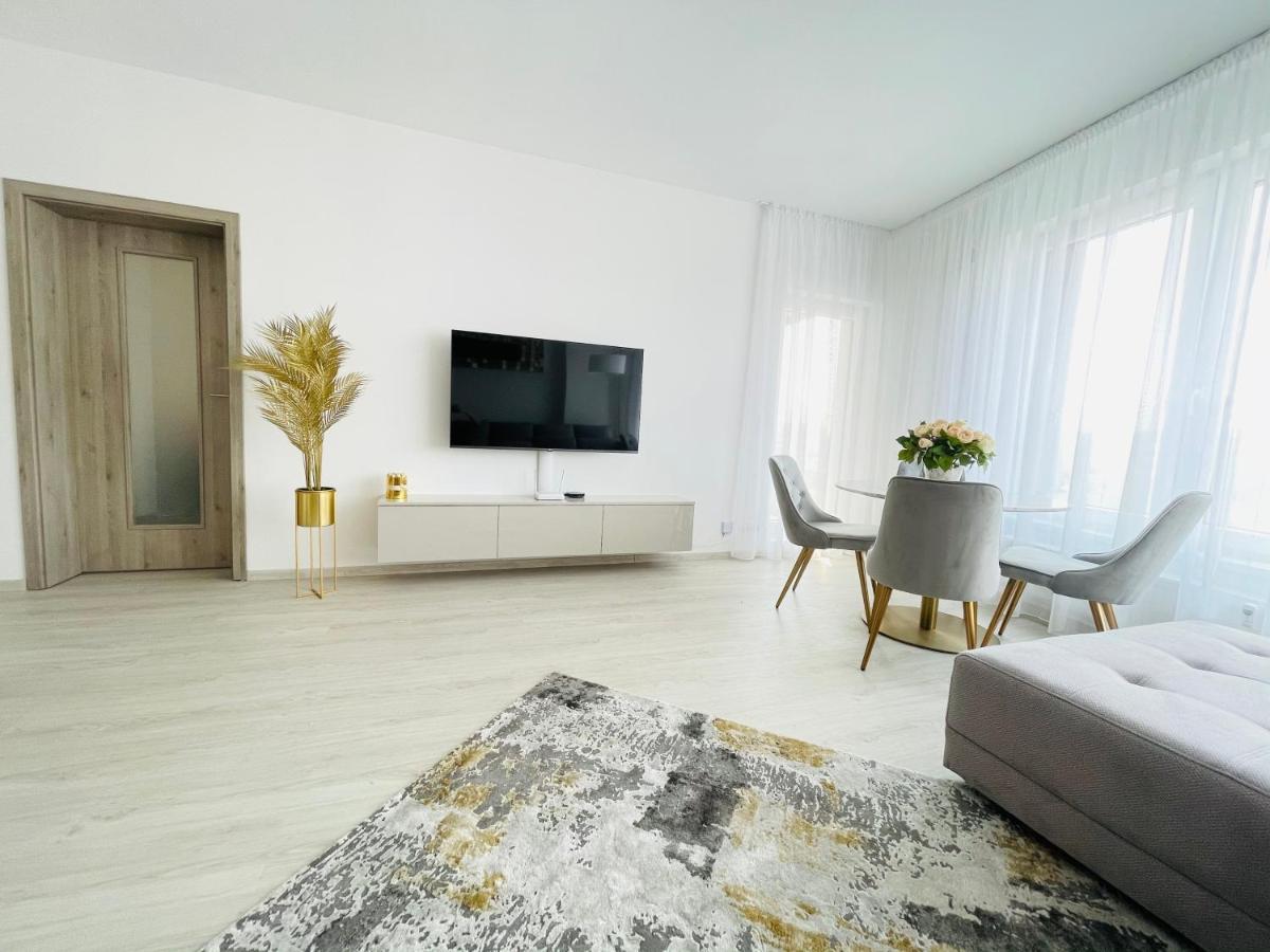 New Luxury City Centre Apartment With Panoramic View, Free Parking Bratislava Exterior foto